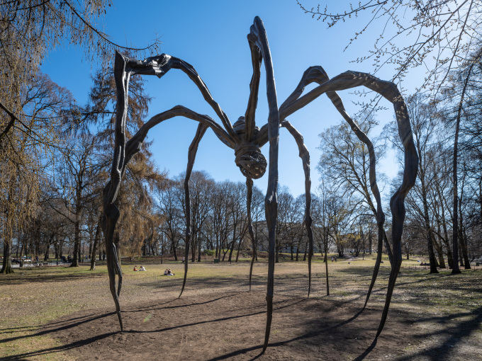 Installation view of Louise Bourgeois’ Maman (1999) in the Palace Park, Oslo, Norway, 2023. Photo: Øyvind Möller Bakken © The Easton Foundation/Licensed by BONO, NO and VAGA at Artists Rights Society (ARS), NY